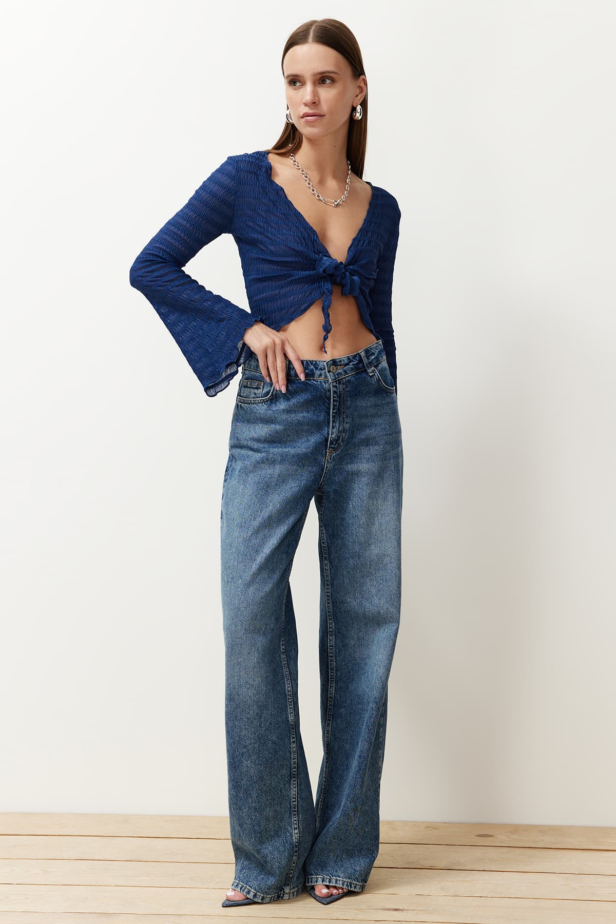 Indigo Premium Dokulu Fitted/Vücuda Oturan Bağlama Detaylı Esnek Örme Bluz