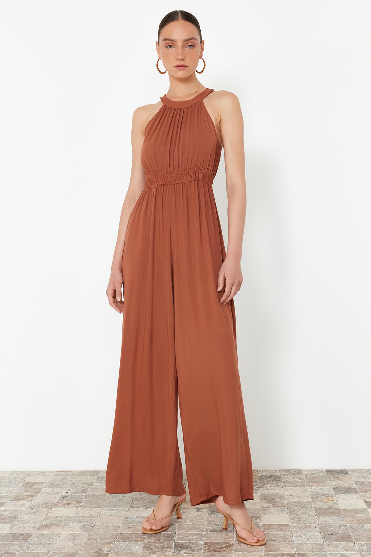 Trendyolmilla Tarçın Çiçek Desenli Beli Büzgü Detaylı Mini Dokuma Tulum TWOSS23TU00121