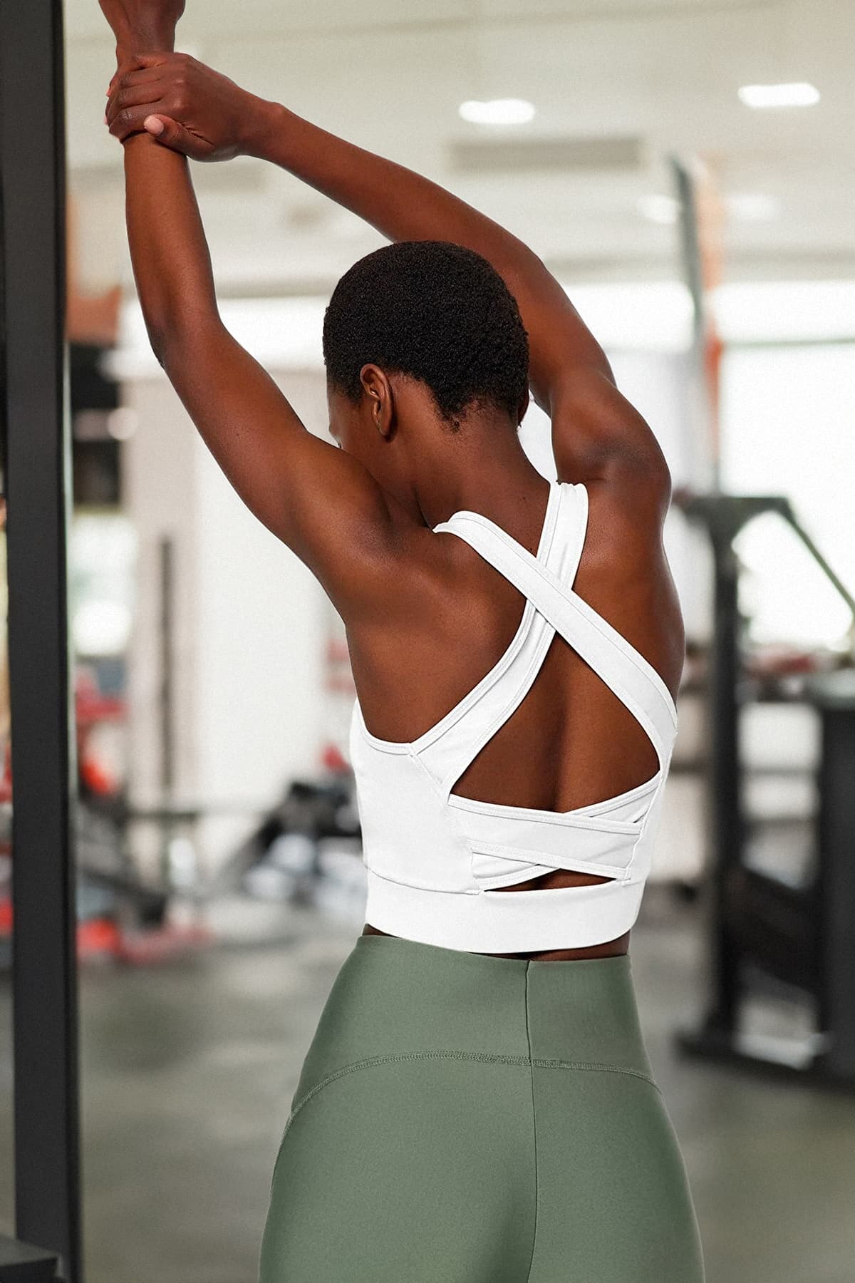 Trendyolmilla Beyaz Destekli/Şekillendirici Sırt Detaylı Kare Yaka Örme Spor Sütyeni TWOSS22SS0040