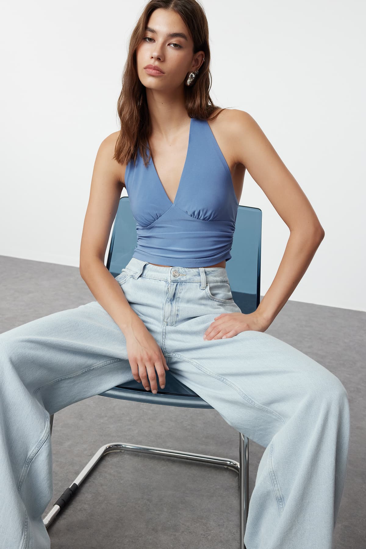 Mavi Boyundan Bağlamalı Desenli Vücuda Oturan Esnek Crop Örme Bluz