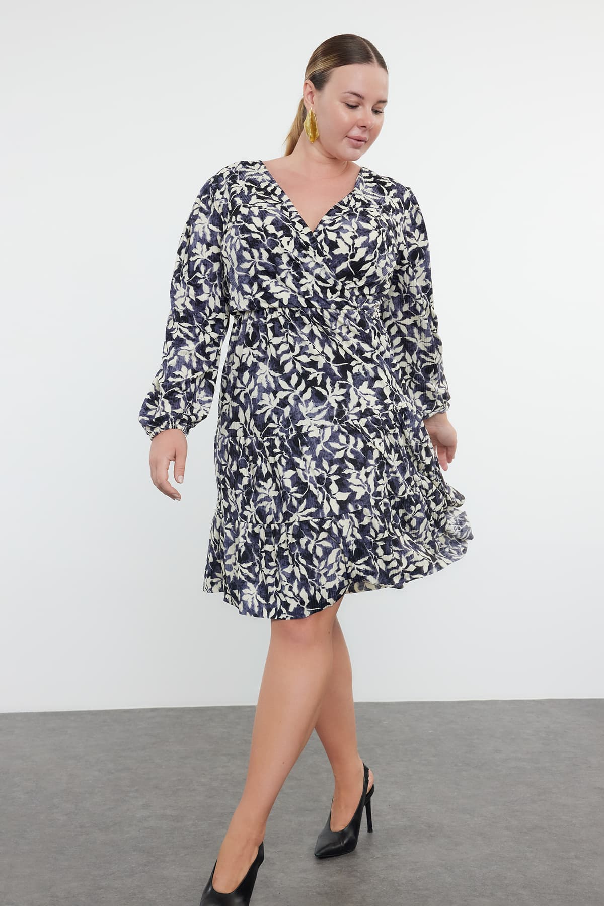 Siyah Ekru Çiçek Desenli A-line Mini Örme Elbise Büyük Beden Elbise