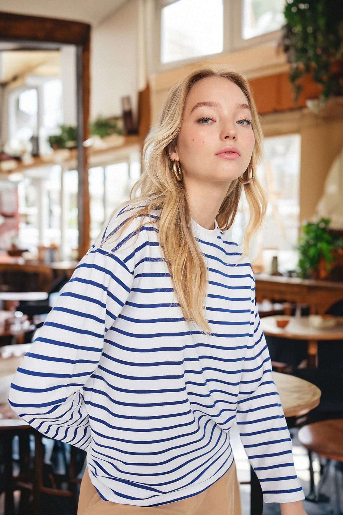 Beyaz Çizgili Oversize/Geniş Kesim Bisiklet Yaka İnce Örme Sweatshirt