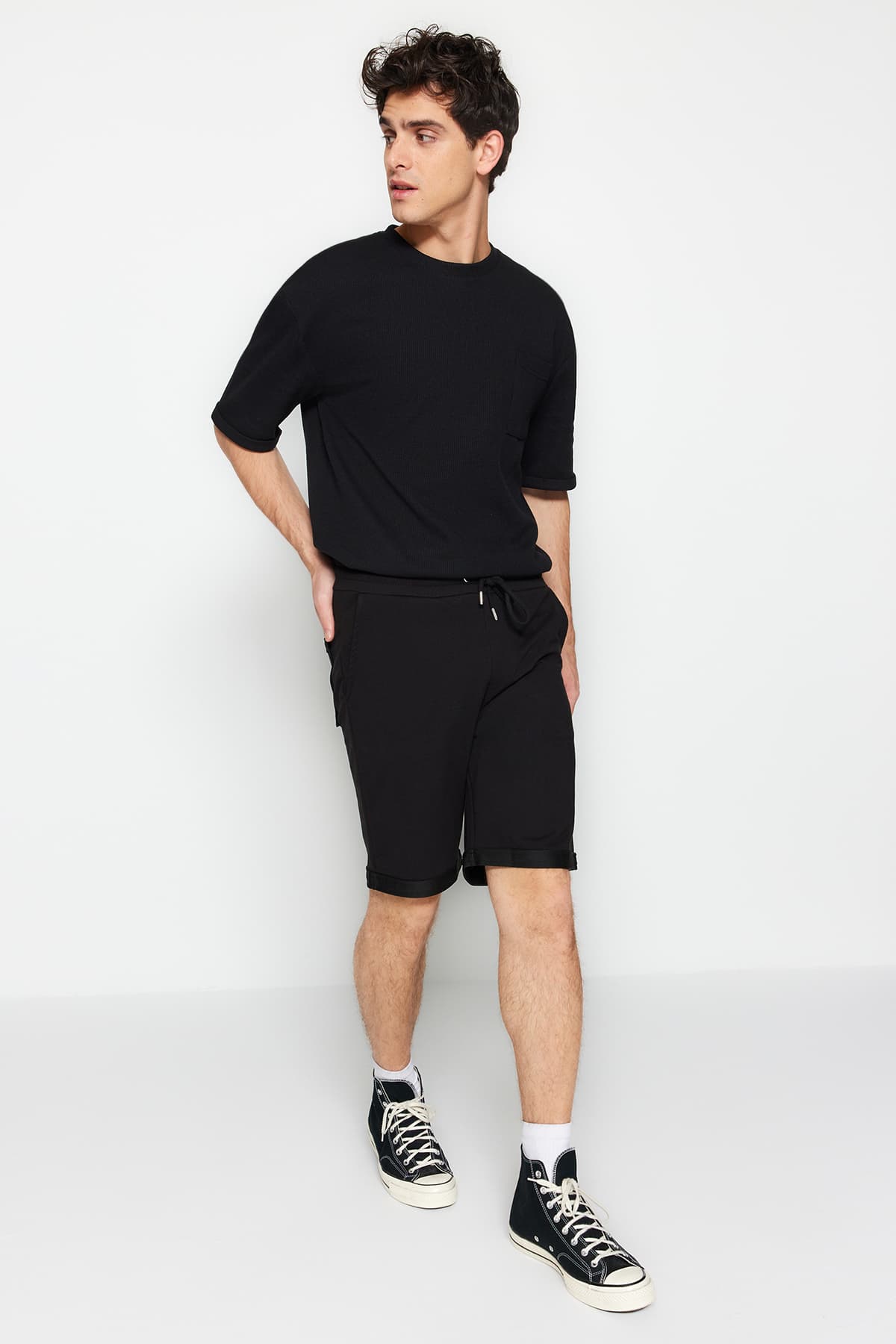 Siyah Regular/Normal Kesim Orta Boy Lastik Belli Bağcıklı Duble Paça Şort