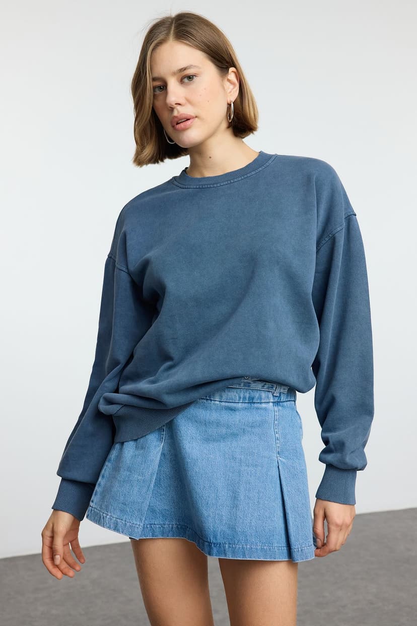 Indigo Yıkamalı Oversize/Rahat Kesim Basic Bisiklet Yaka Örme Sweatshirt