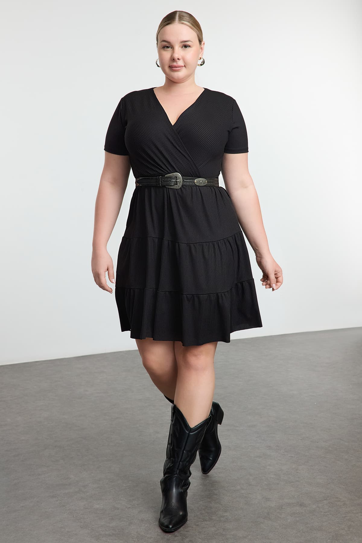 Trendyolmilla Curve Siyah V Yaka Stakter Örme Büyük Beden Elbise TBBSS22EL1638