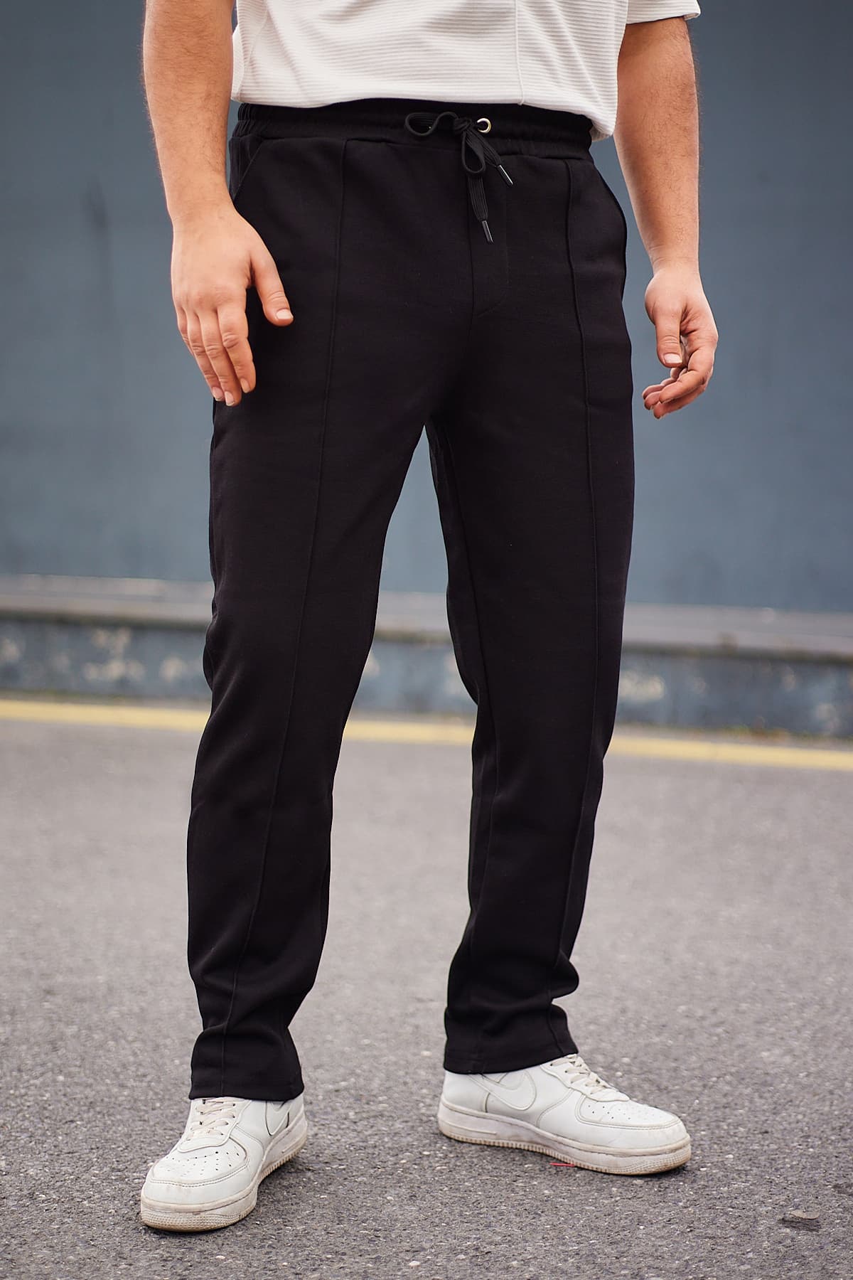 Siyah Regular/Normal Kesim Dokulu Dikiş Detaylı Eşofman Altı