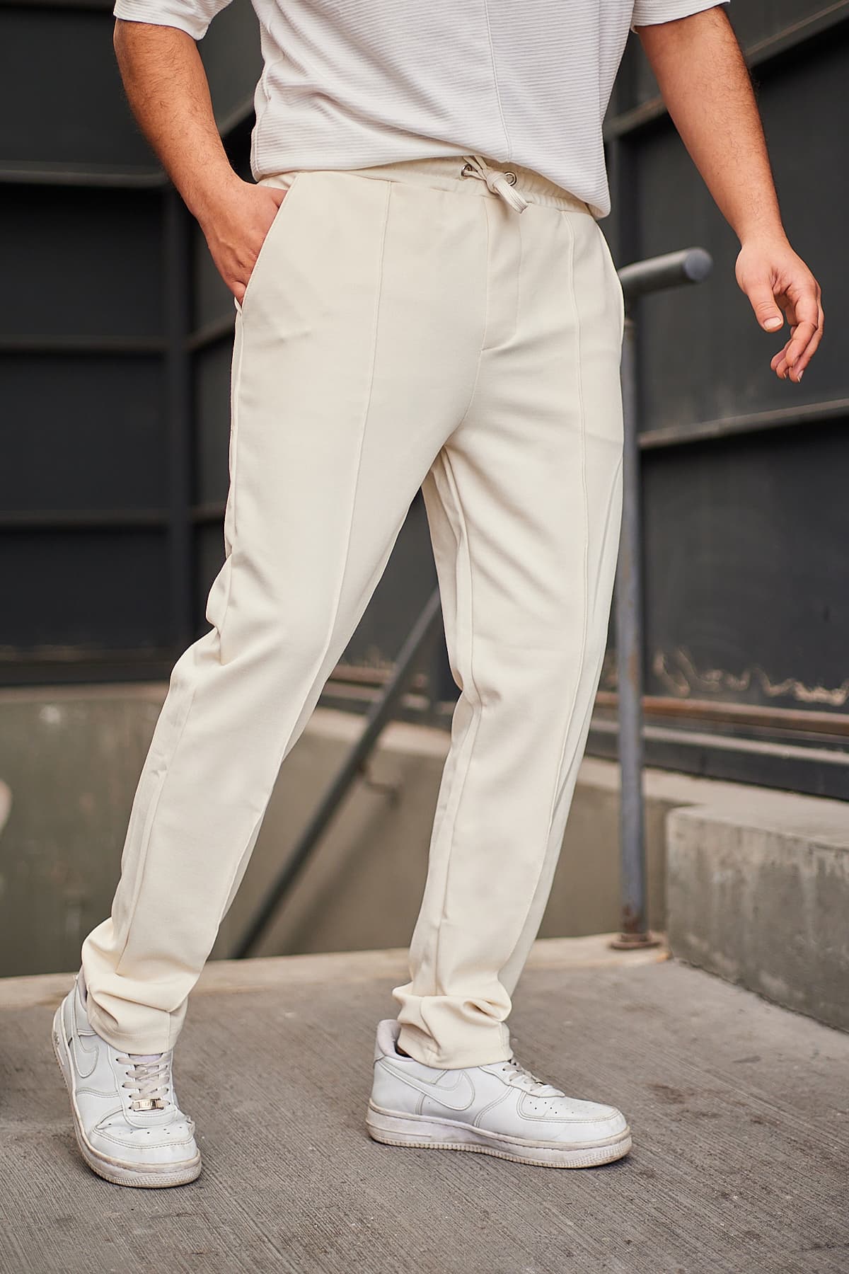 Ekru Regular/Normal Kesim Dokulu Dikiş Detaylı Eşofman Altı