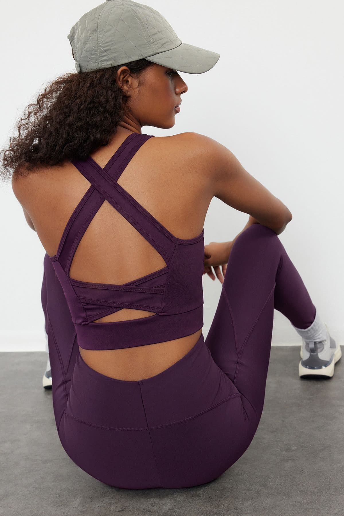 Trendyolmilla Mürdüm Destekli/Şekillendirici Sırt Detaylı Kare Yaka Spor Sütyeni TWOSS22SS0040