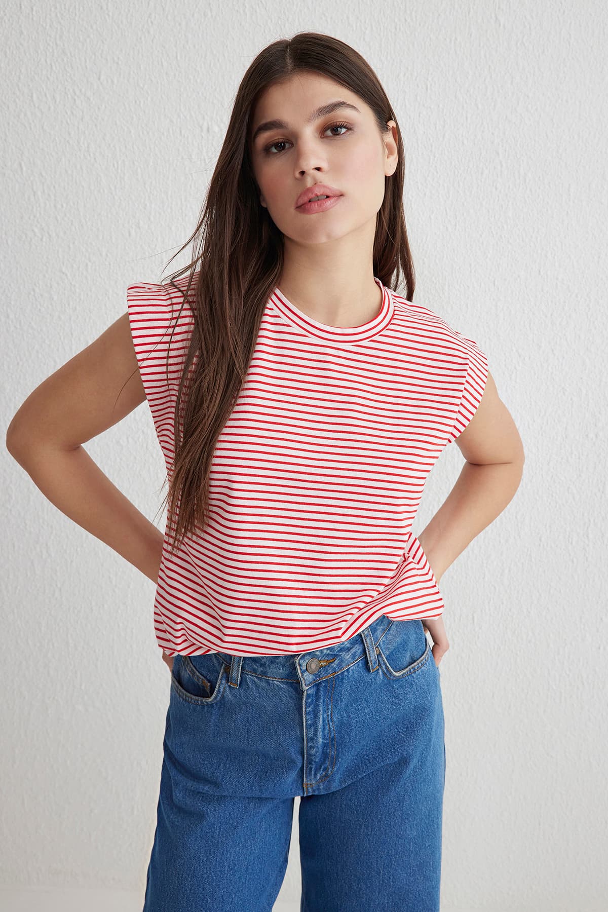 Kırmızı Çizgili %100 Pamuk Çizgili Vatka Görünümlü Basic Bisiklet Yaka Örme T-Shirt