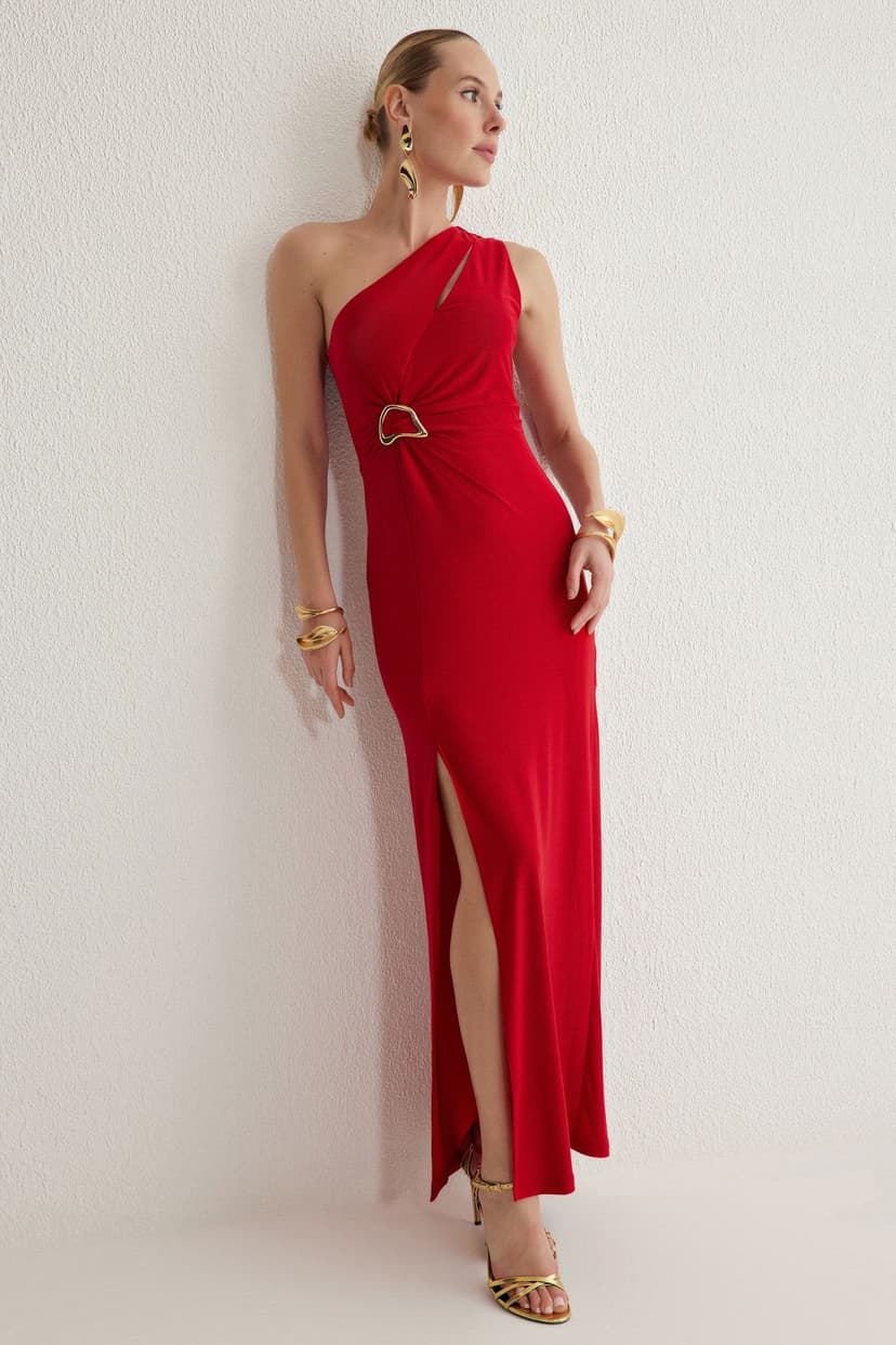 Trendyolmilla Kırmızı Vücuda Oturan Aksesuar Detaylı Örme Uzun Şık Abiye Gece Mezuniyet Elbisesi TPRSS25AE00016