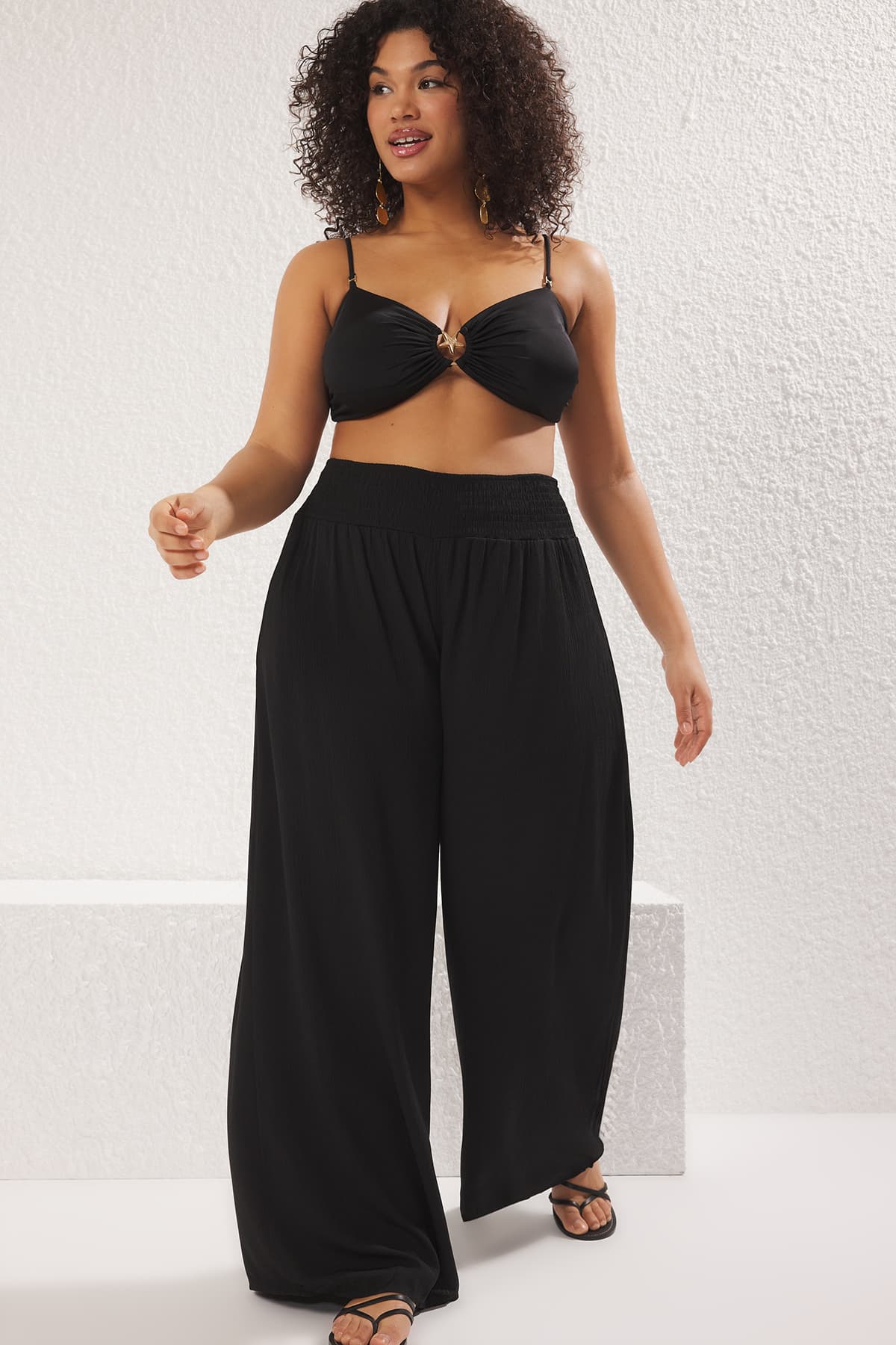 Trendyolmilla Curve Siyah Geniş Paça Yüksek Bel Plaj Giyim Büyük Beden Pantolon TBBSS25AR00000