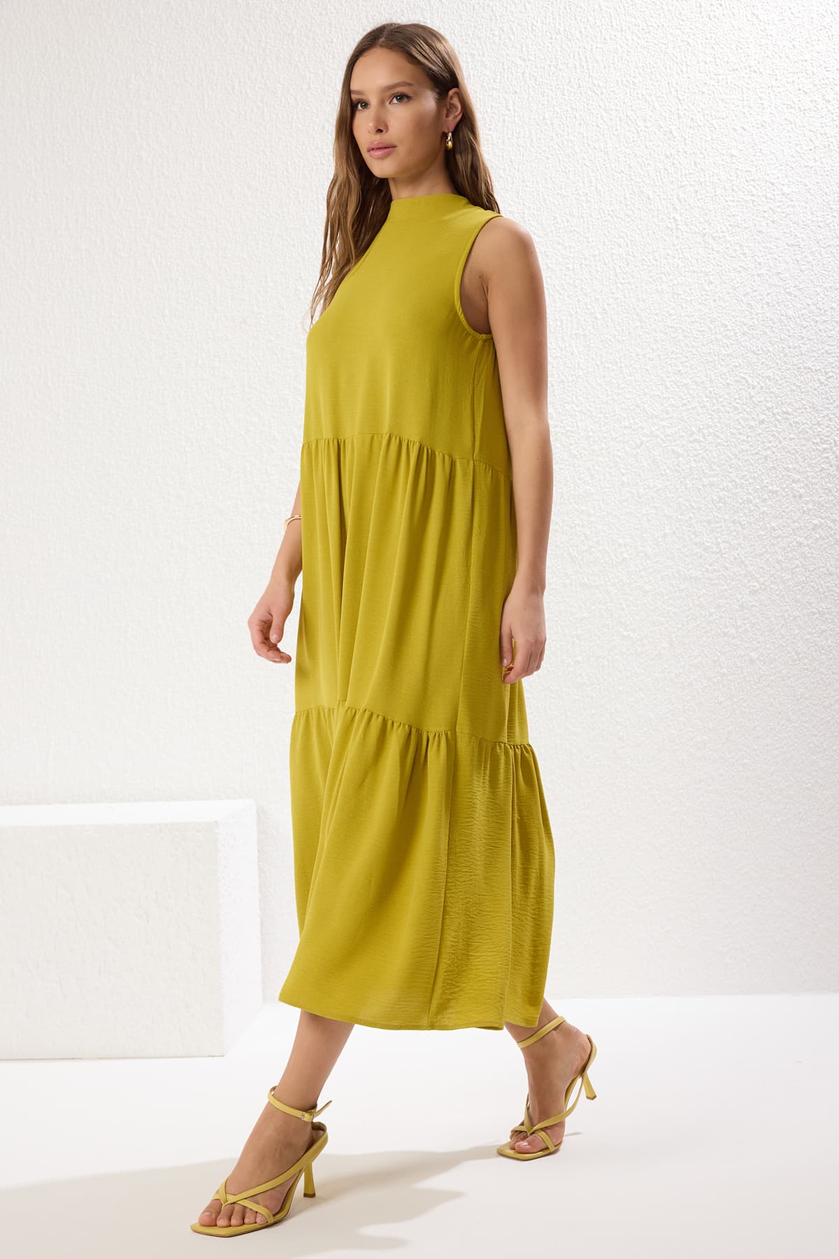 Trendyolmilla Yağ Yeşili Shift/Düz Kesim Dik Yaka Midi Dokuma Elbise TWOSS20EL1864