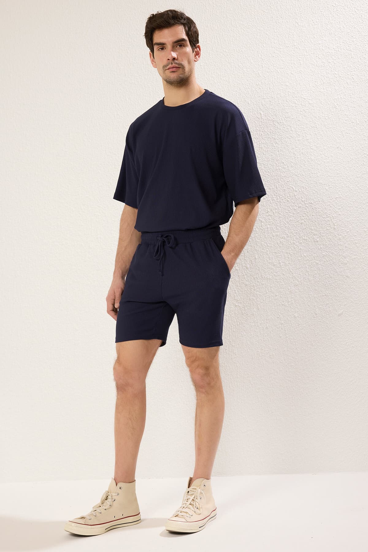 Basic Lacivert Regular/Normal Kesim Orta Boy Bağcıklı Dokulu Kırışmaz Ottoman Şort