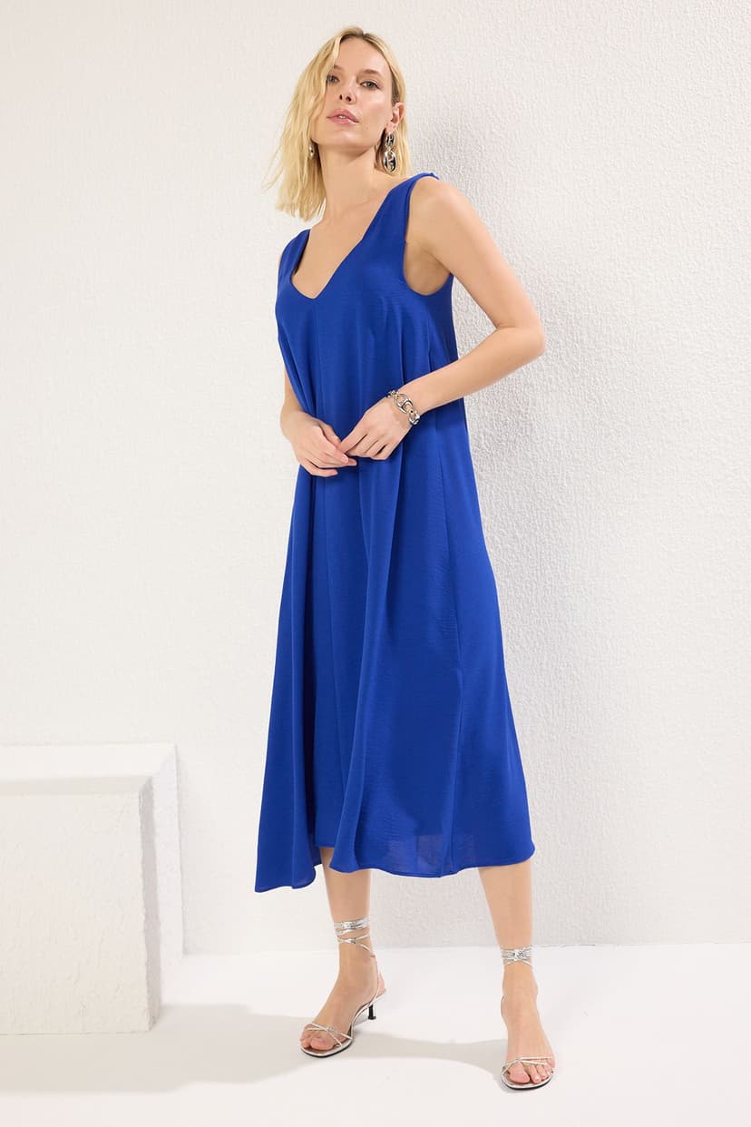 Trendyolmilla Saks Rahat Kesim V Yaka Midi Dokuma Elbise TWOSS23EL00882