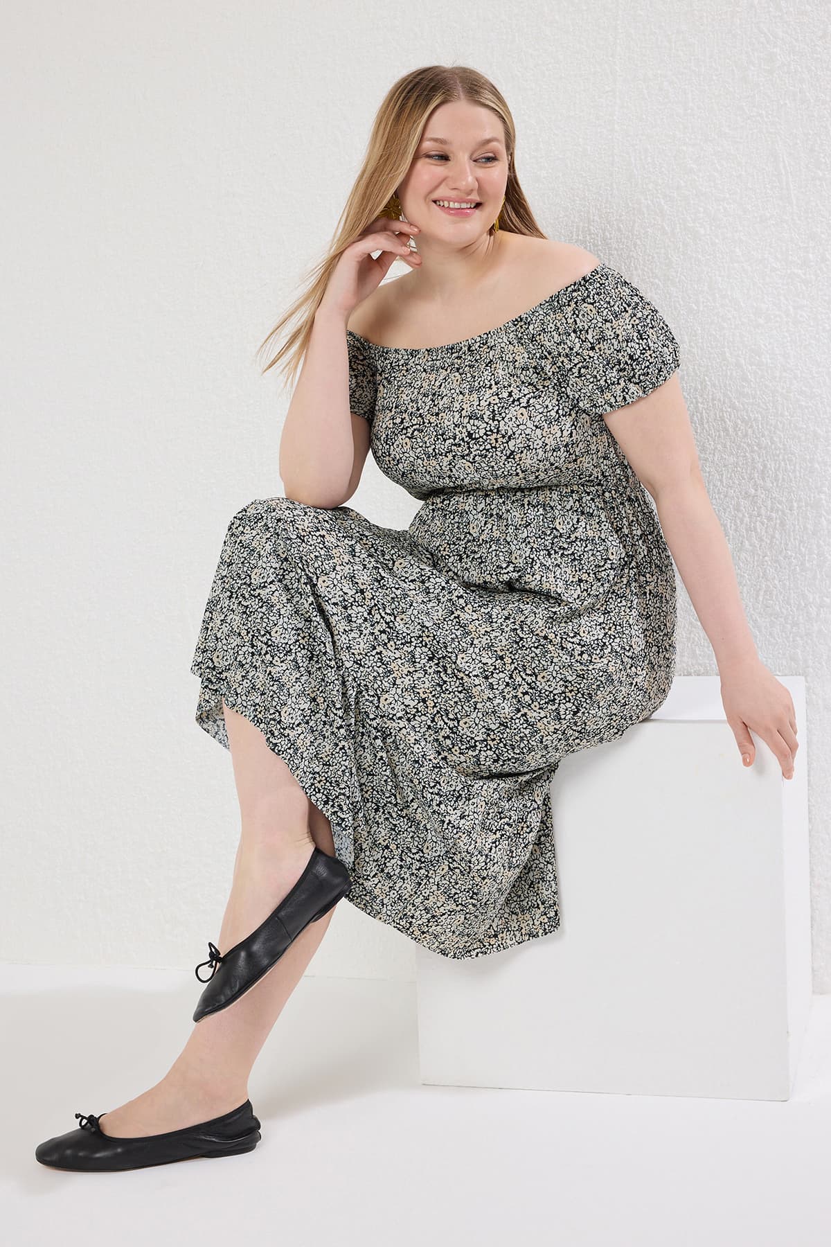 Siyah-Bej Çiçek Desenli A-line Maxi Boy Örme Büyük Beden Elbise