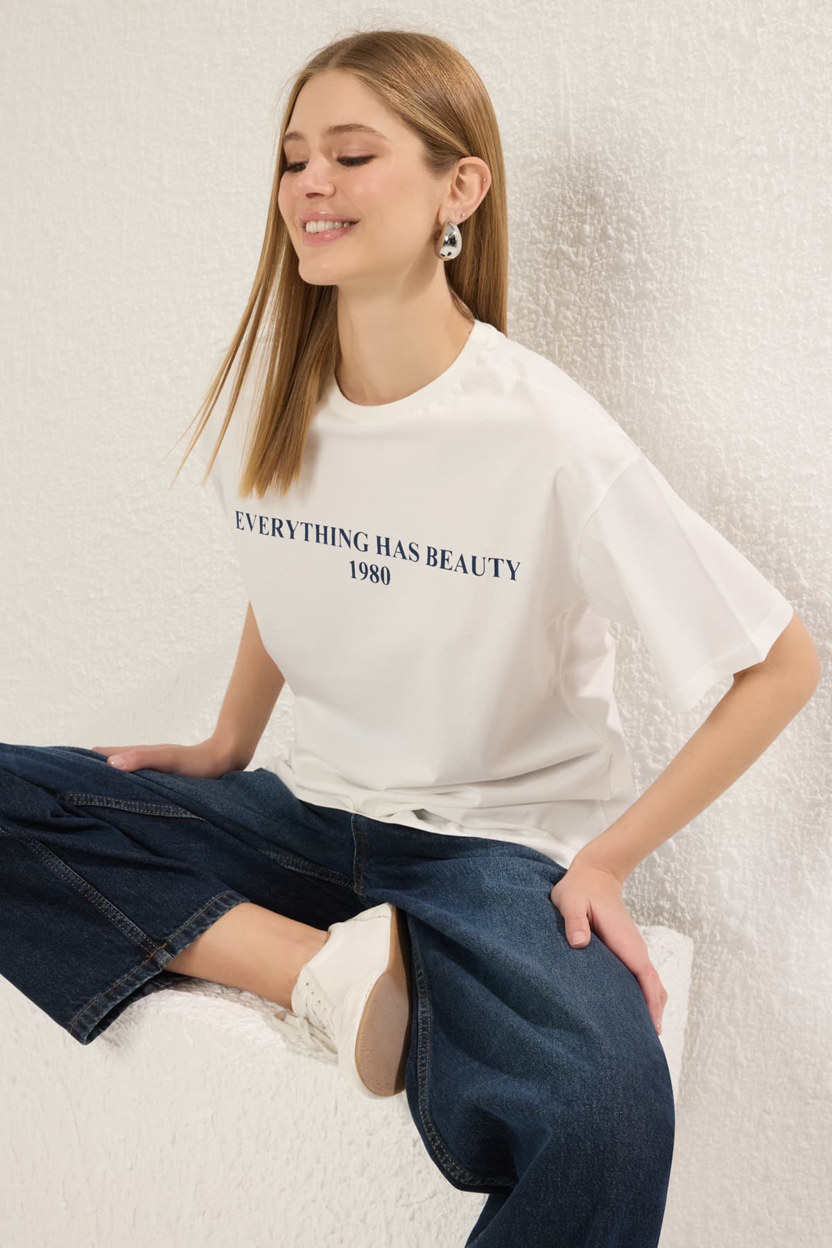 Ekru %100 Pamuk Slogan Baskılı Relaxed/Geniş Rahat Kesim Örme T-Shirt