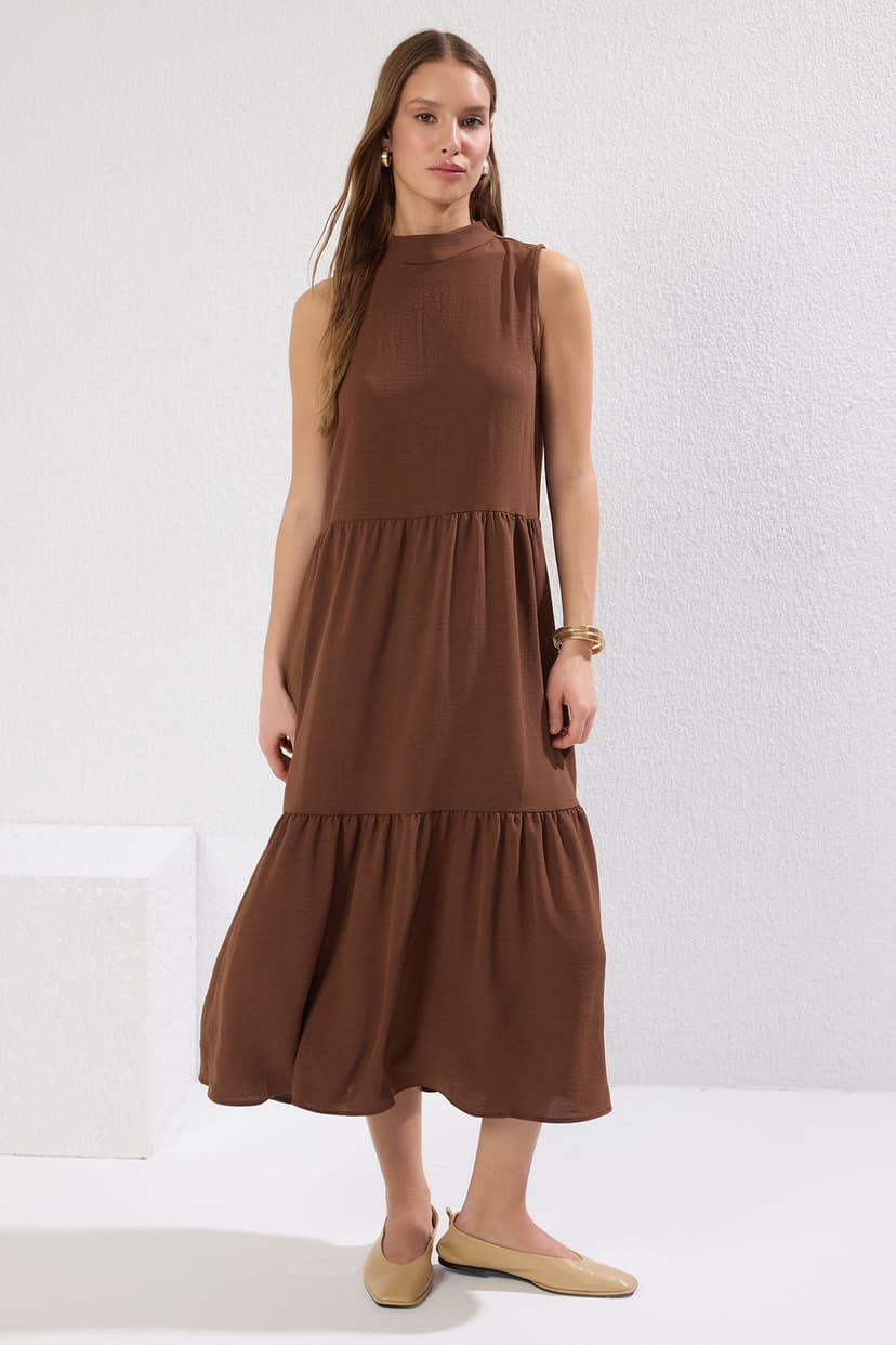 Trendyolmilla Kahverengi Shift/Düz Kesim Dik Yaka Midi Dokuma Elbise TWOSS20EL1864