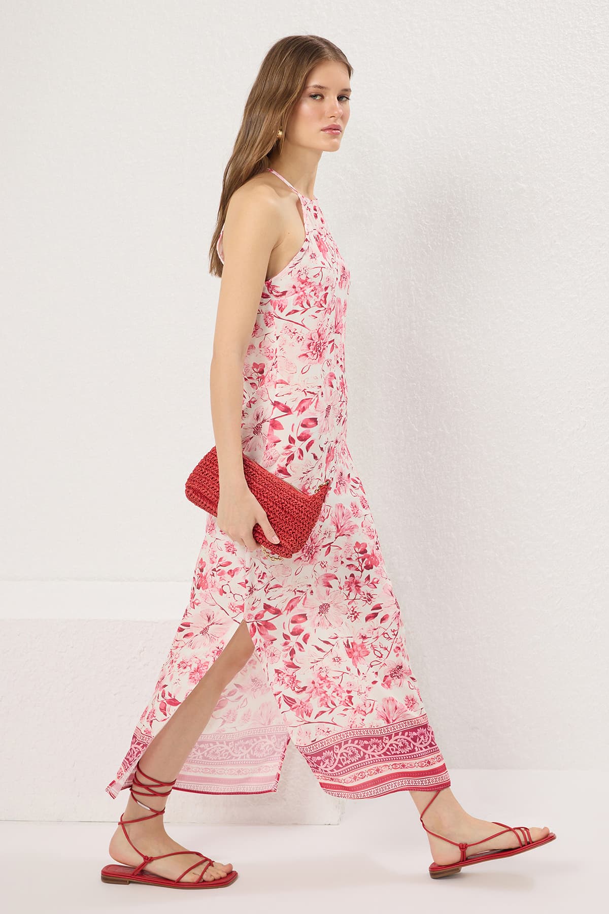 Trendyolmilla Pembe Çiçekli Düz Kesim Viskon Maxi Dokuma Elbise TWOSS24EL00524