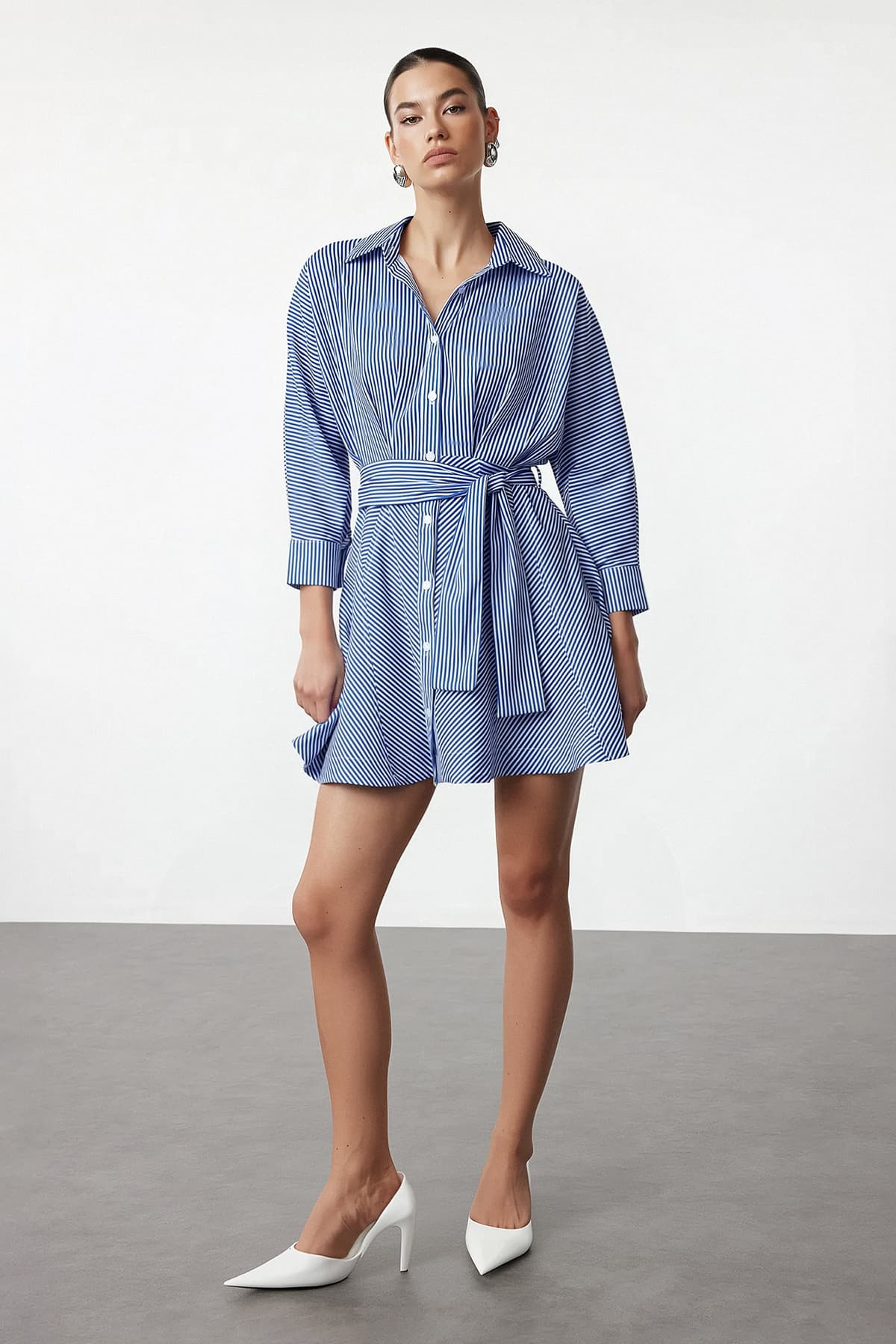 Trendyolmilla Mavi Kuşaklı Çizgili Mini Dokuma Gömlek Elbise TWOAW25EL00154