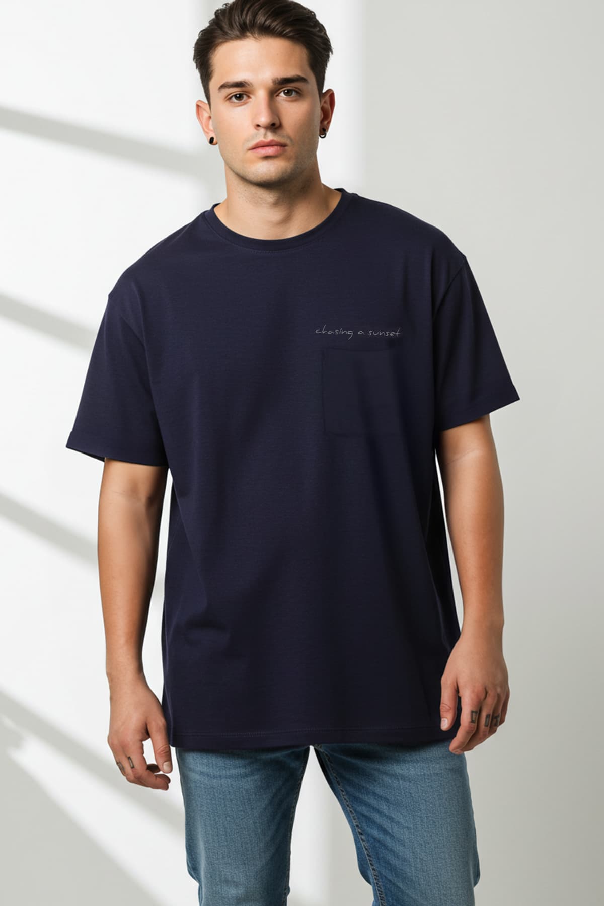 Lacivert Oversize/Geniş Kesim Bisiklet Yaka Cep Üzeri Yazı Nakışlı %100 Pamuk T-Shirt