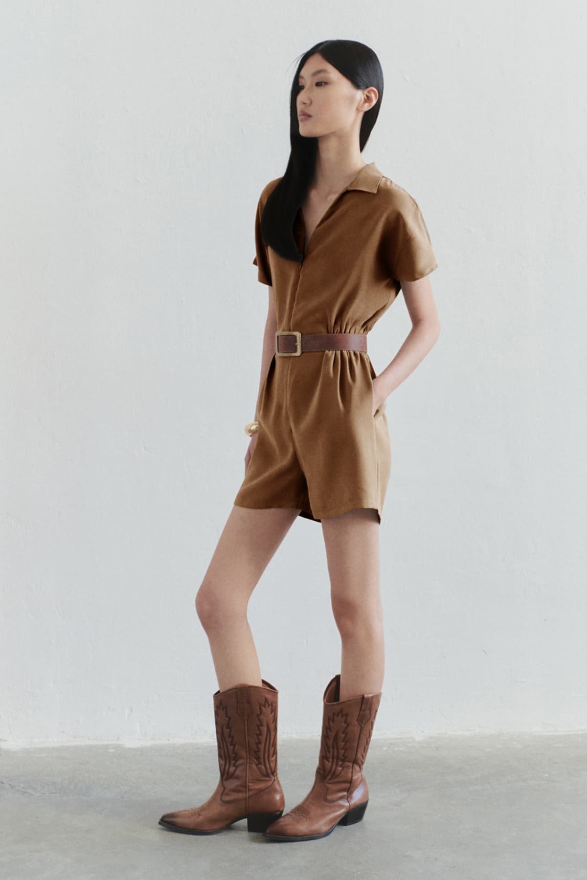 Trendyolmilla Limited Edition Camel Beli Lastikli Fermuar Detaylı Mini Dokuma Tulum TWOSS25TU00026