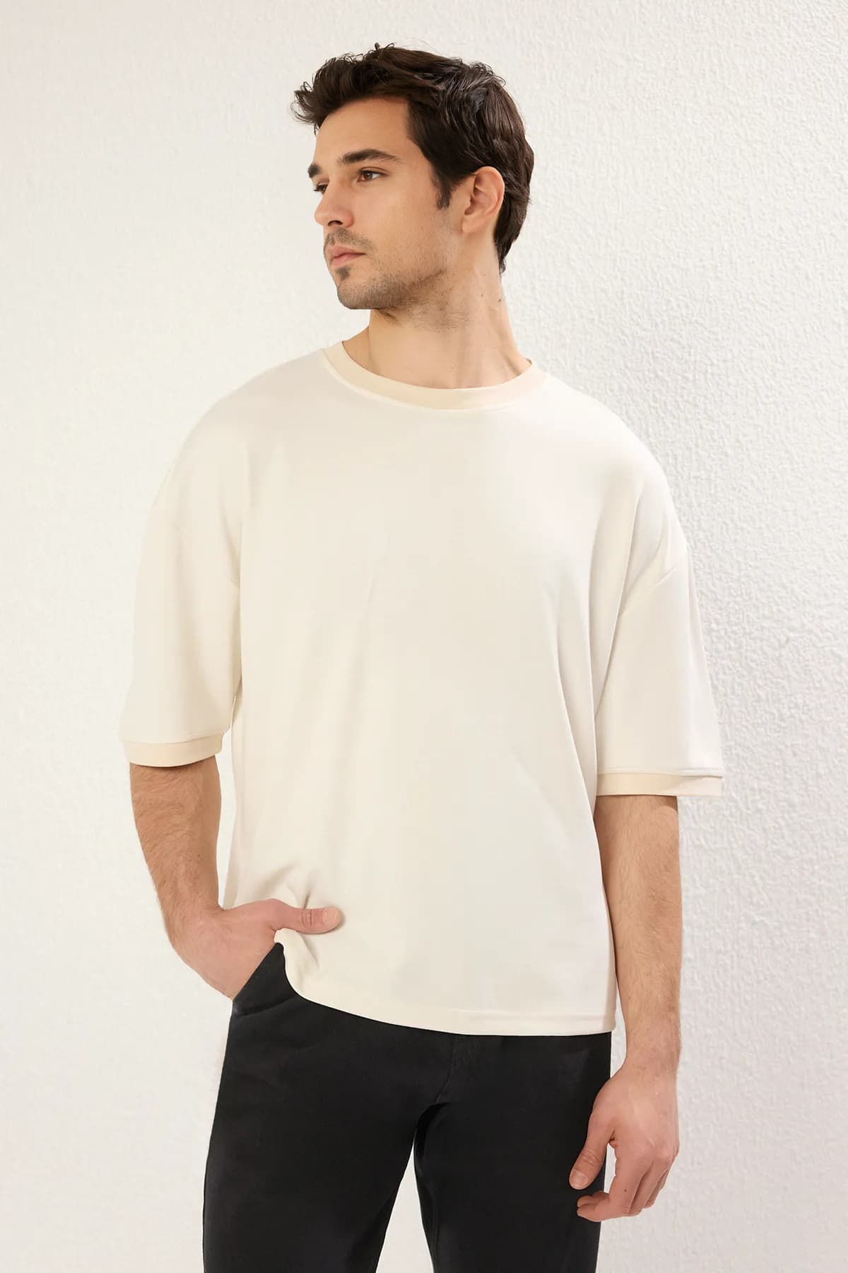 Ekru Boxy Fit/Kare Kesim Yumuşak Doku İnterlok Kumaş T-Shirt