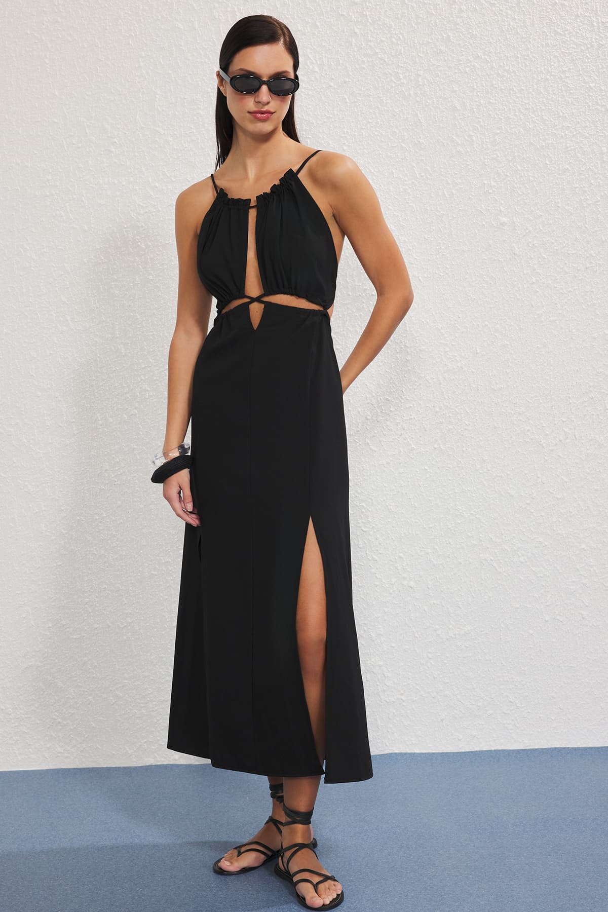 Trendyolmilla Siyah Dokuma Bağlama Detaylı Plaj Elbise TBESS25EL00137