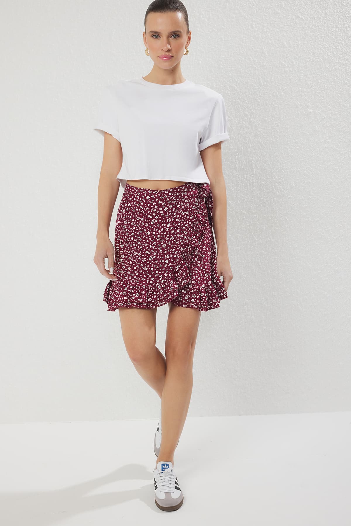 Bordo Çiçekli Kruvaze Fırfırlı Viskon Yazlık Mini Etek