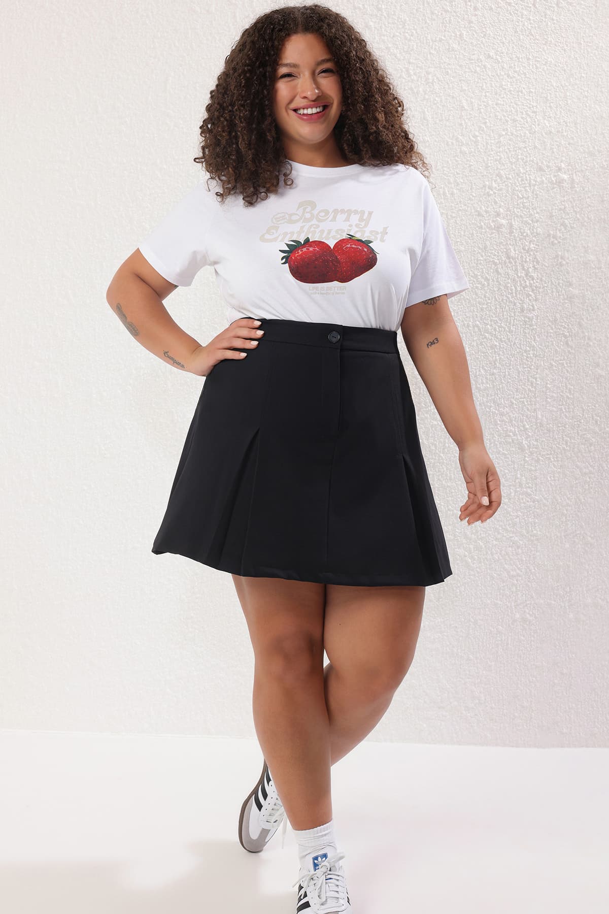 Siyah Pileli Dokuma Büyük Beden Şort Etek