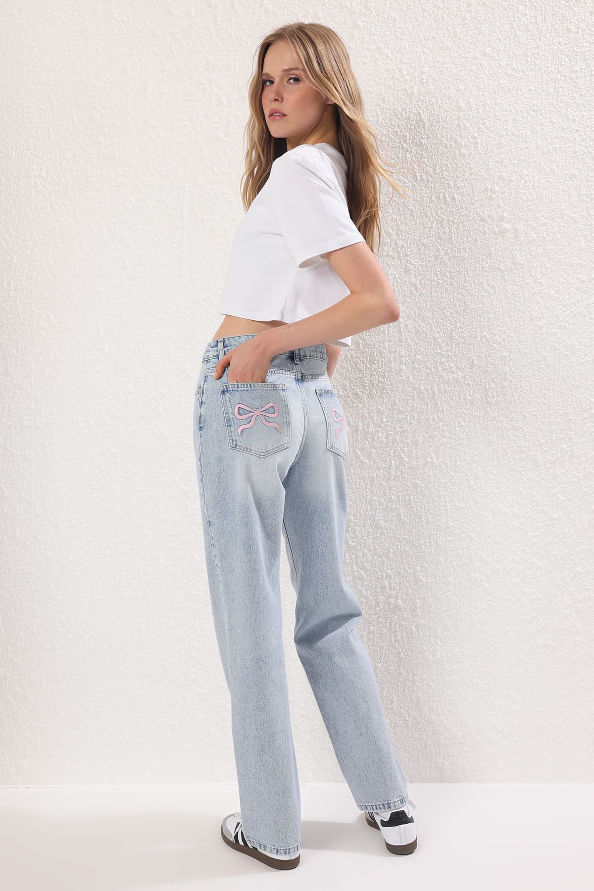 Açık Mavi More Sustainable Kurdele/Fiyonk Nakış Detaylı Düşük Bel Wide Leg Jeans