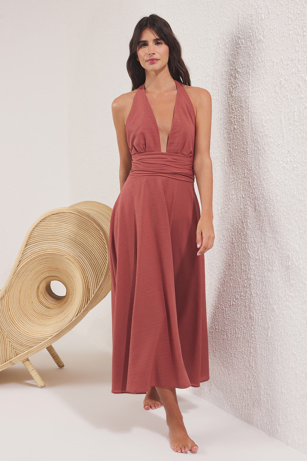 Trendyolmilla Kahverengi Dokuma Midi Boyundan Bağlamalı 100% Pamuk Plaj Elbisesi TBESS25EL00129