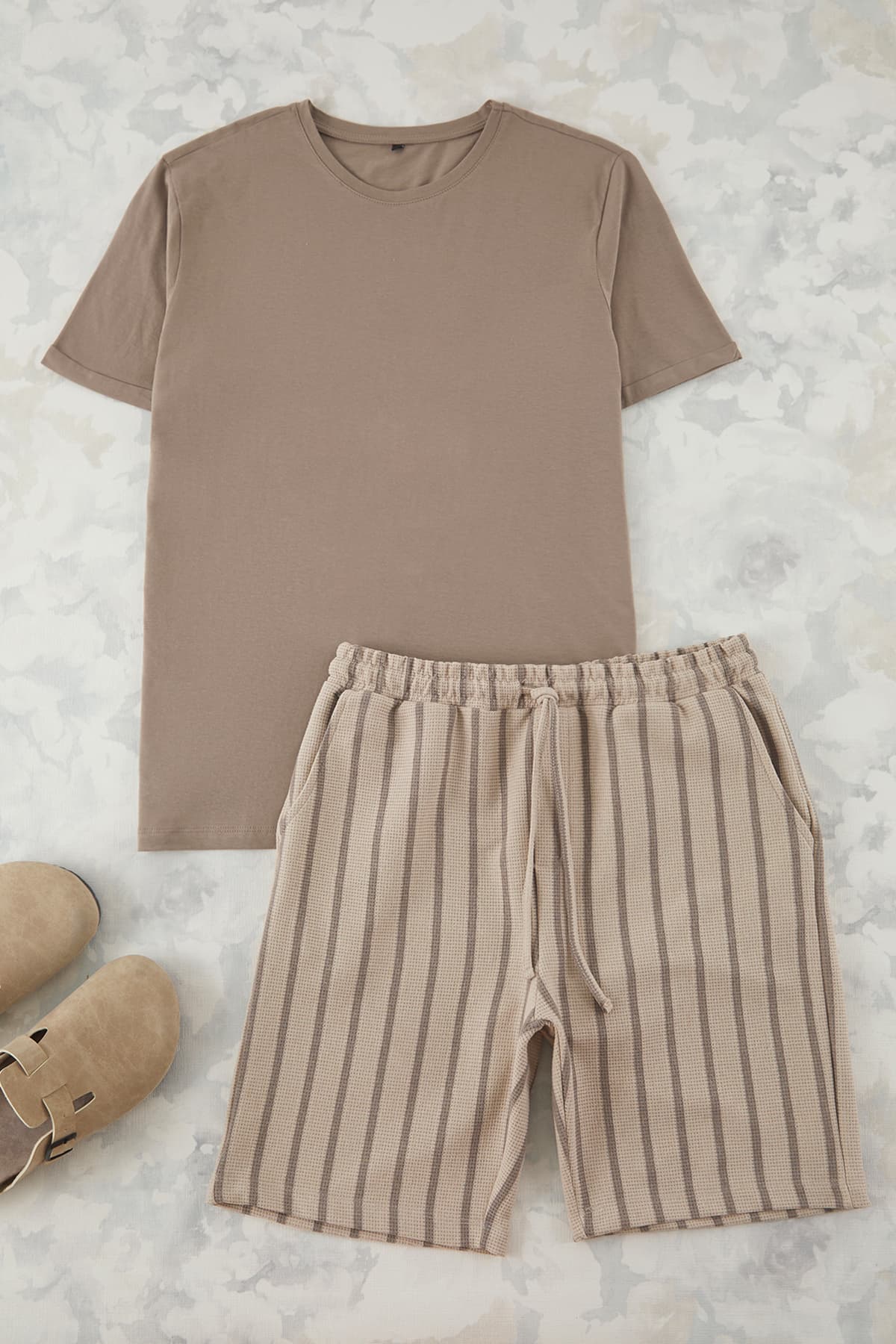 Trendyolmilla Man Bej Regular Fit Çizgili Örme Pijama Takımı TMNSS25PT00029