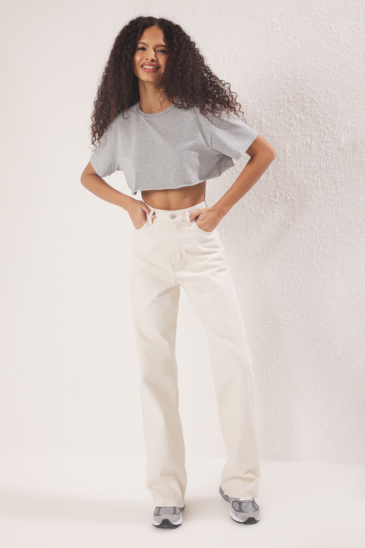 Ekru Paçası Kesikli Yüksek Bel Straight Jeans