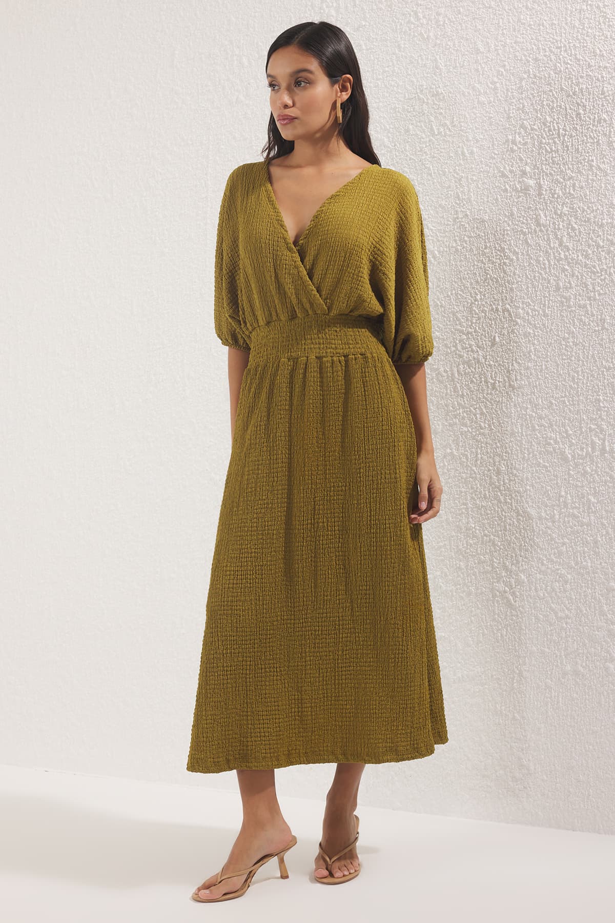 Yağ Yeşili Dokulu V Yaka Kruvaze Yarasa Kol Beli Gipeli Maxi Esnek Örme Elbise