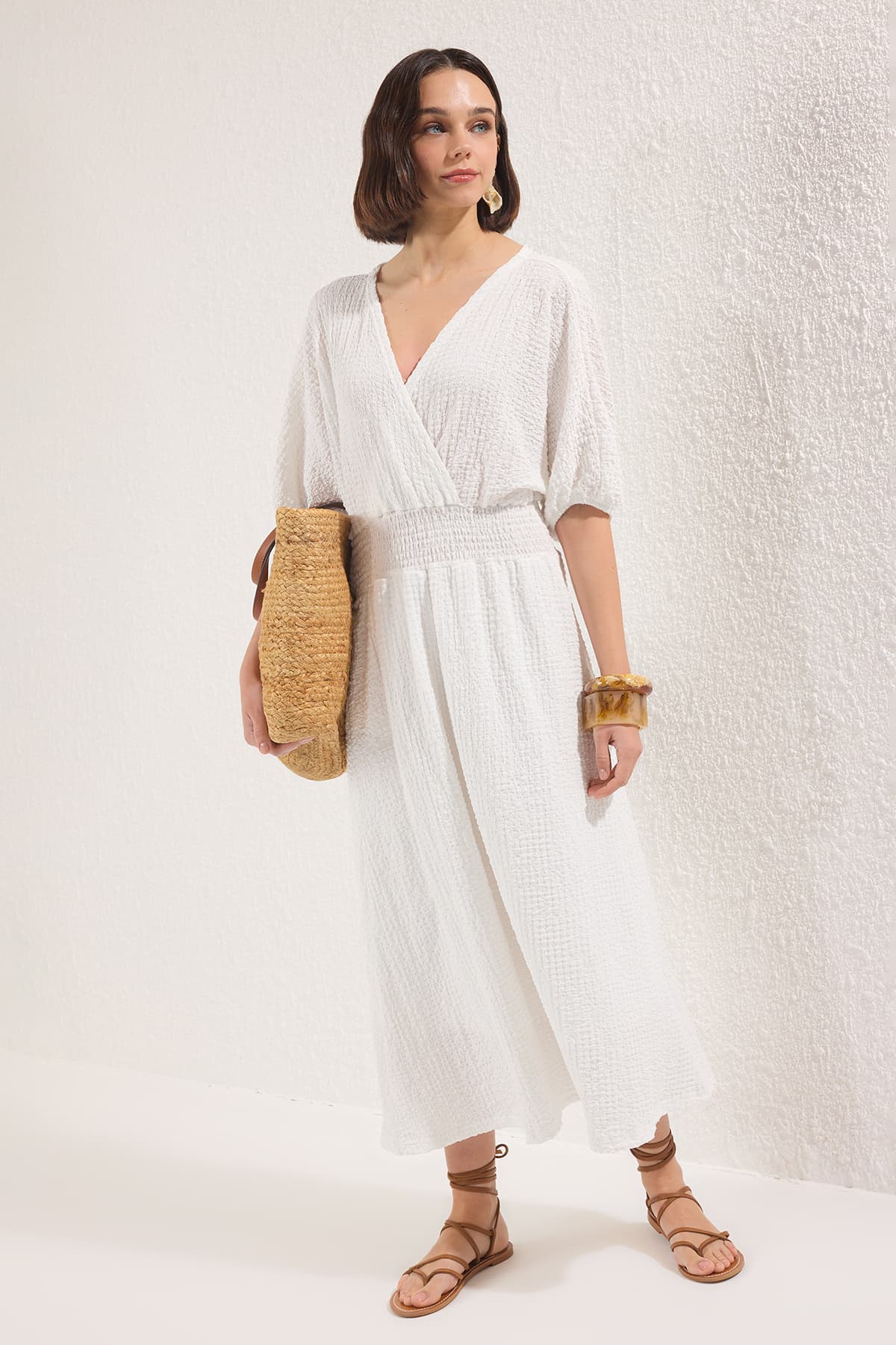 Ekru Dokulu Astarlı V Yaka Kruvaze Yarasa Kol Beli Gipeli Maxi Esnek Örme Elbise