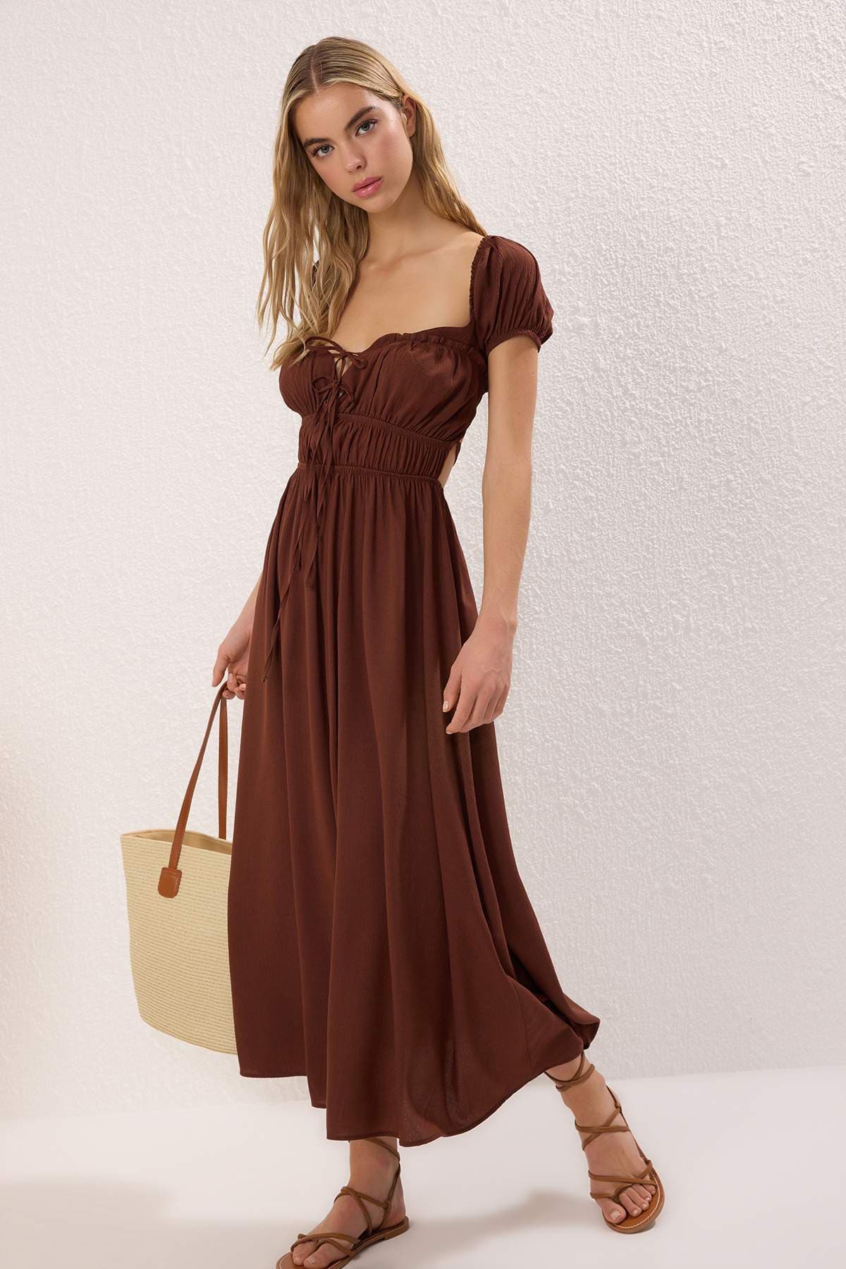 Kahverengi Maxi Dokuma Gipe Detaylı Elbise