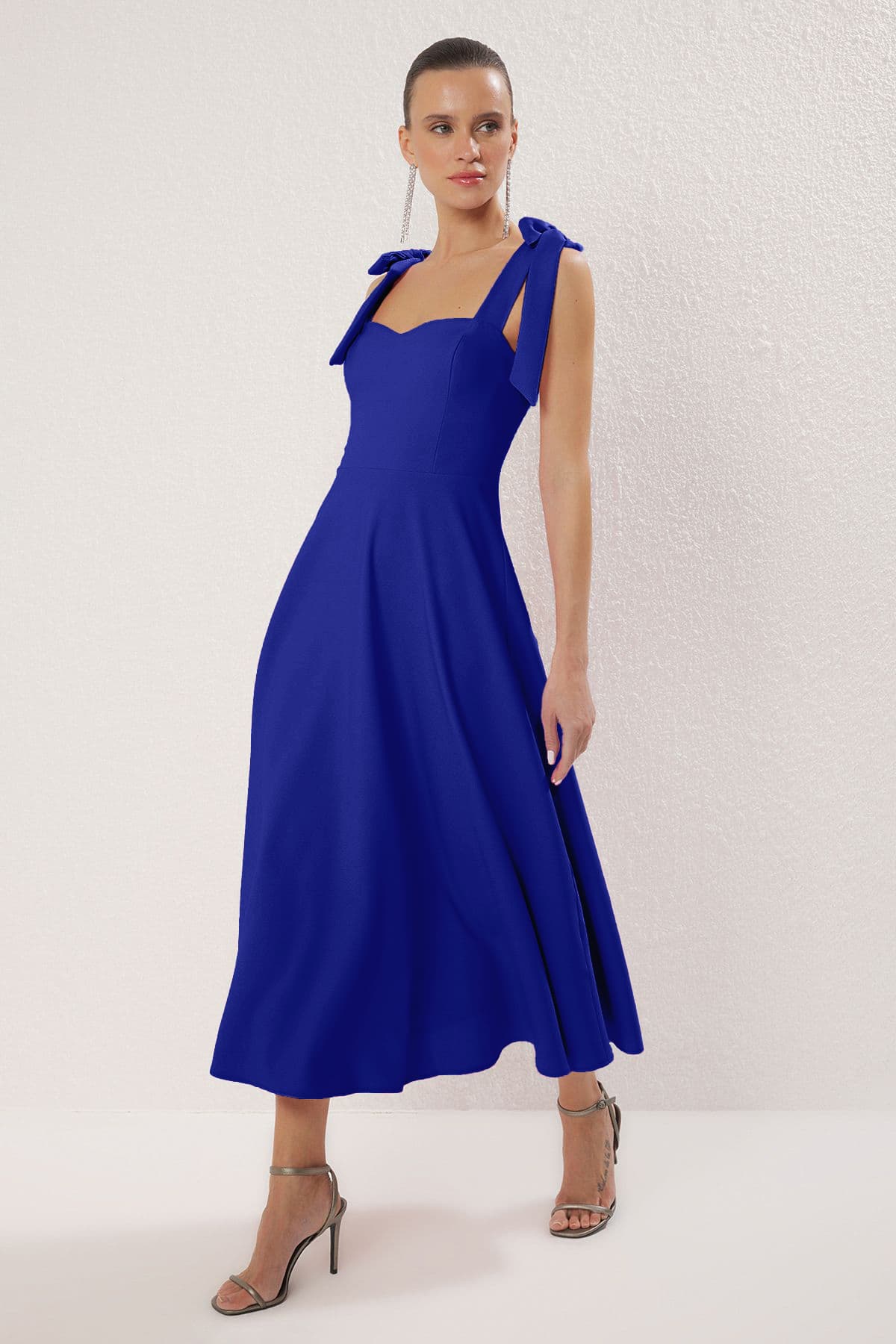 Saks A-Kesim Askı Bağlama Detaylı Dokuma Midi Şık Abiye Gece Mezuniyet Elbisesi