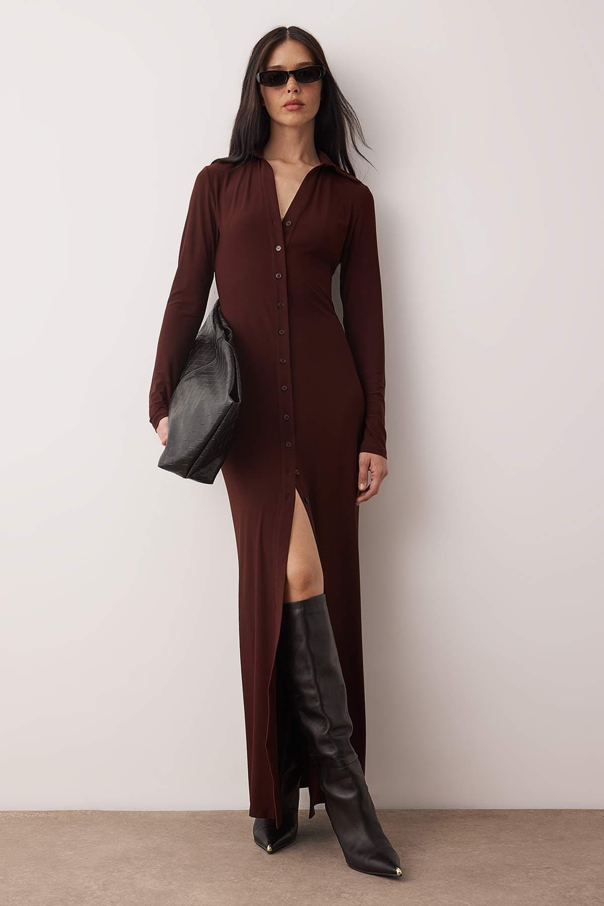 Trendyolmilla Limited Edition Kahverengi Polo Yaka Düğmeli Bodycone/Vücuda Oturan Maxi Örme Elbise TWOAW26EL00110