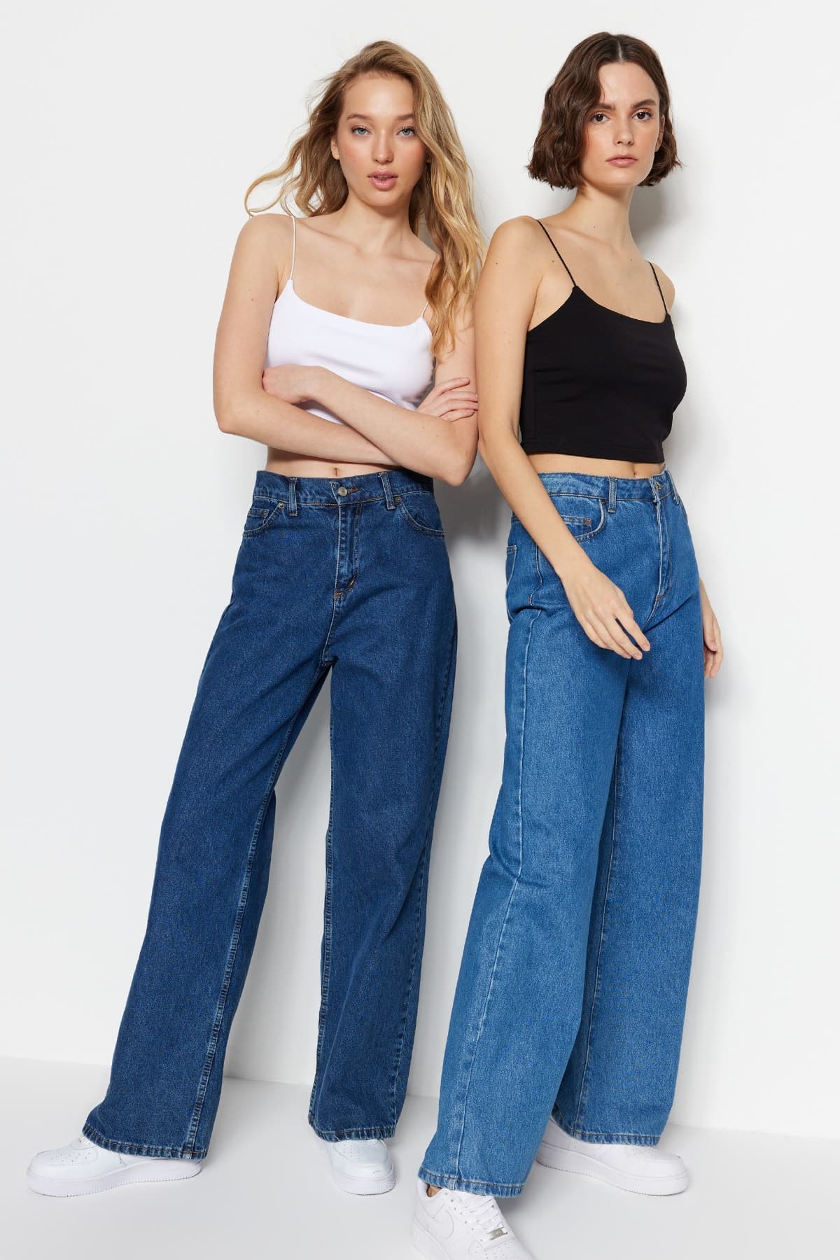 Siyah-Beyaz 2'li Paket Pamuklu Spagetti Askılı Crop Esnek Örme Atlet