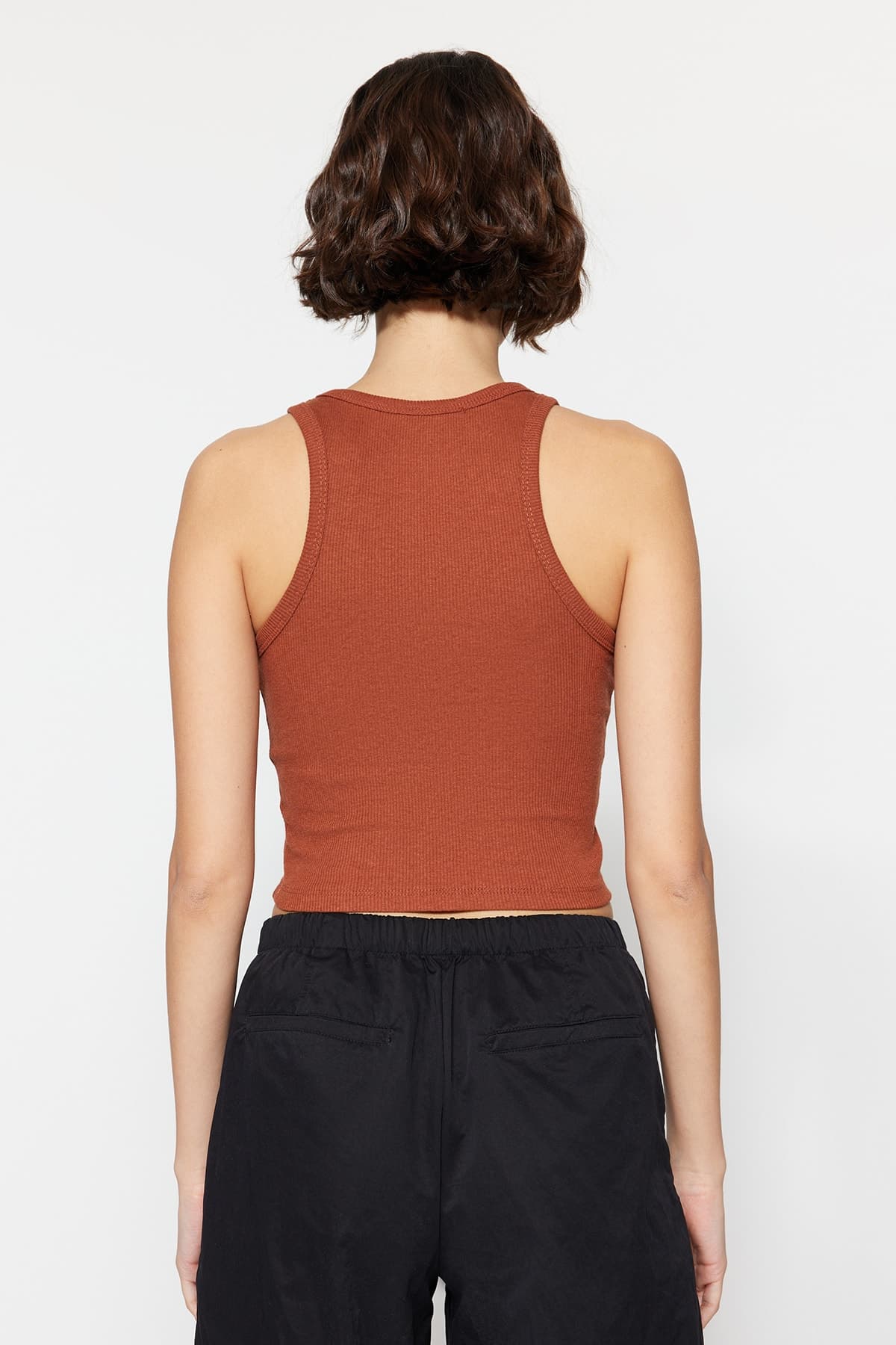 Trendyolmilla Tarçın-Ekru 2'li Paket Fitted/Vücuda Oturan Crop Halter Yaka Fitilli Esnek Örme Atlet TWOSS21AL0058