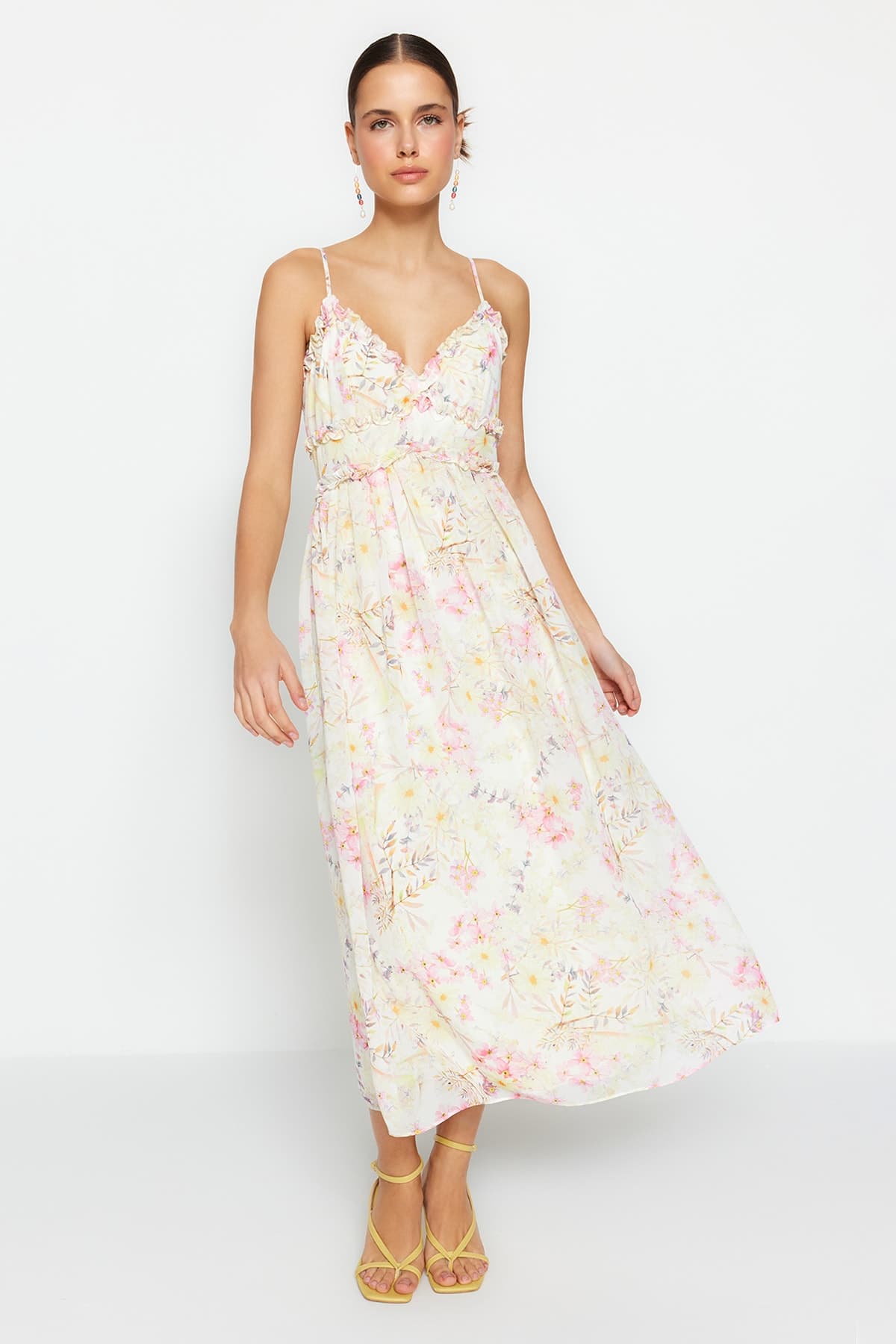 Beyaz Çiçek Desenli A-Kesim Fırfır Detaylı Astarlı Şifon Maxi Dokuma Elbise